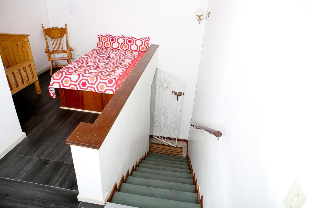 Oudtshoorn Homestay Accommodation Екстер'єр фото