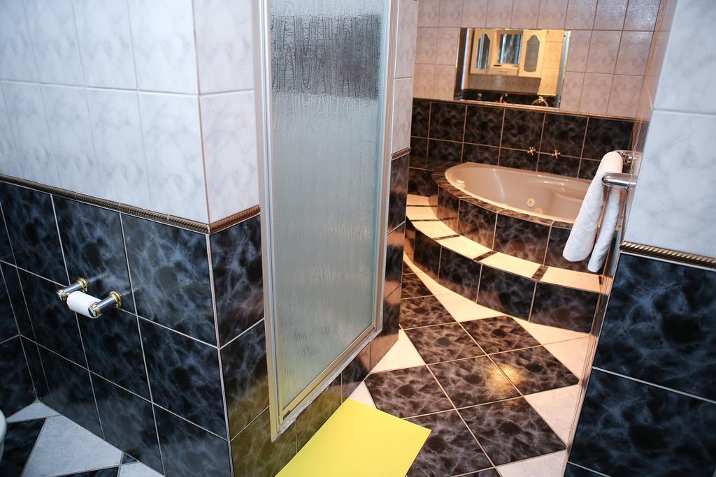 Oudtshoorn Homestay Accommodation Екстер'єр фото