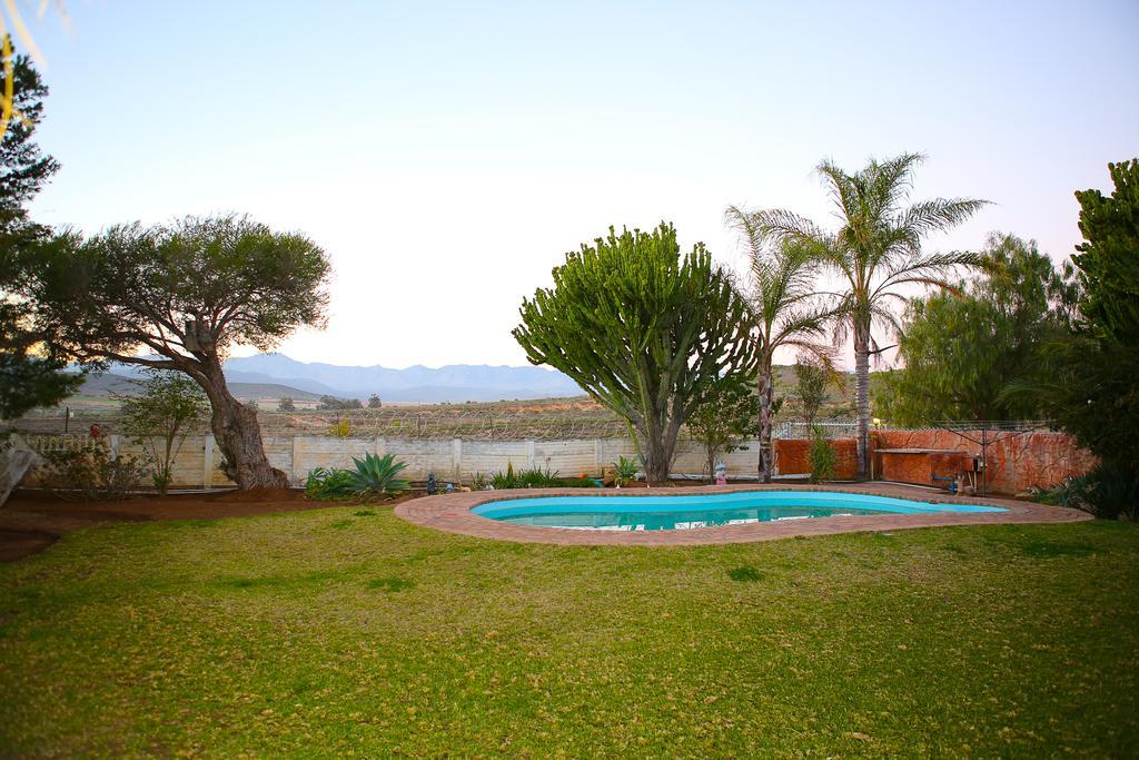 Oudtshoorn Homestay Accommodation Екстер'єр фото