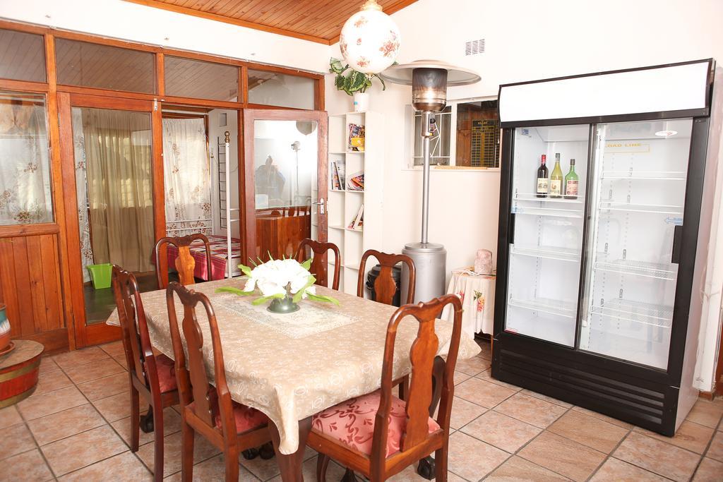 Oudtshoorn Homestay Accommodation Екстер'єр фото
